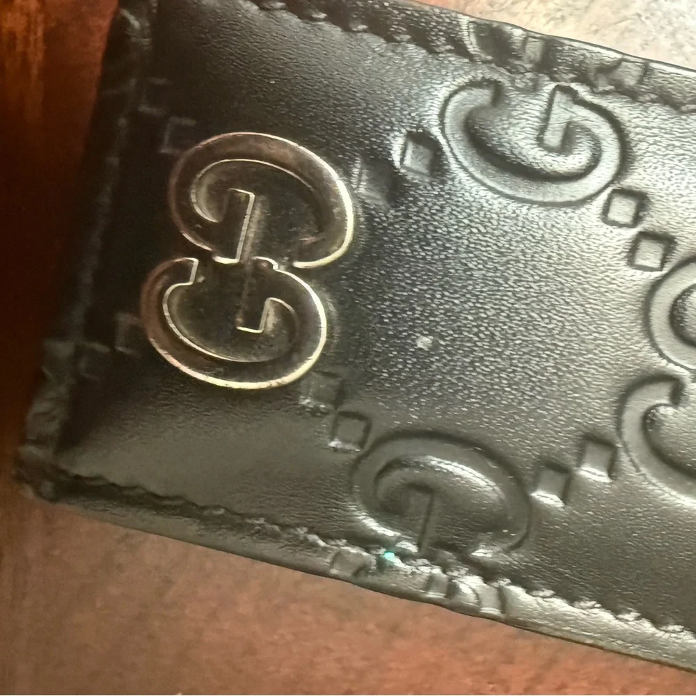 Brand new with box and dustbag Gucci Black Embossed Leather Key Holder keychain